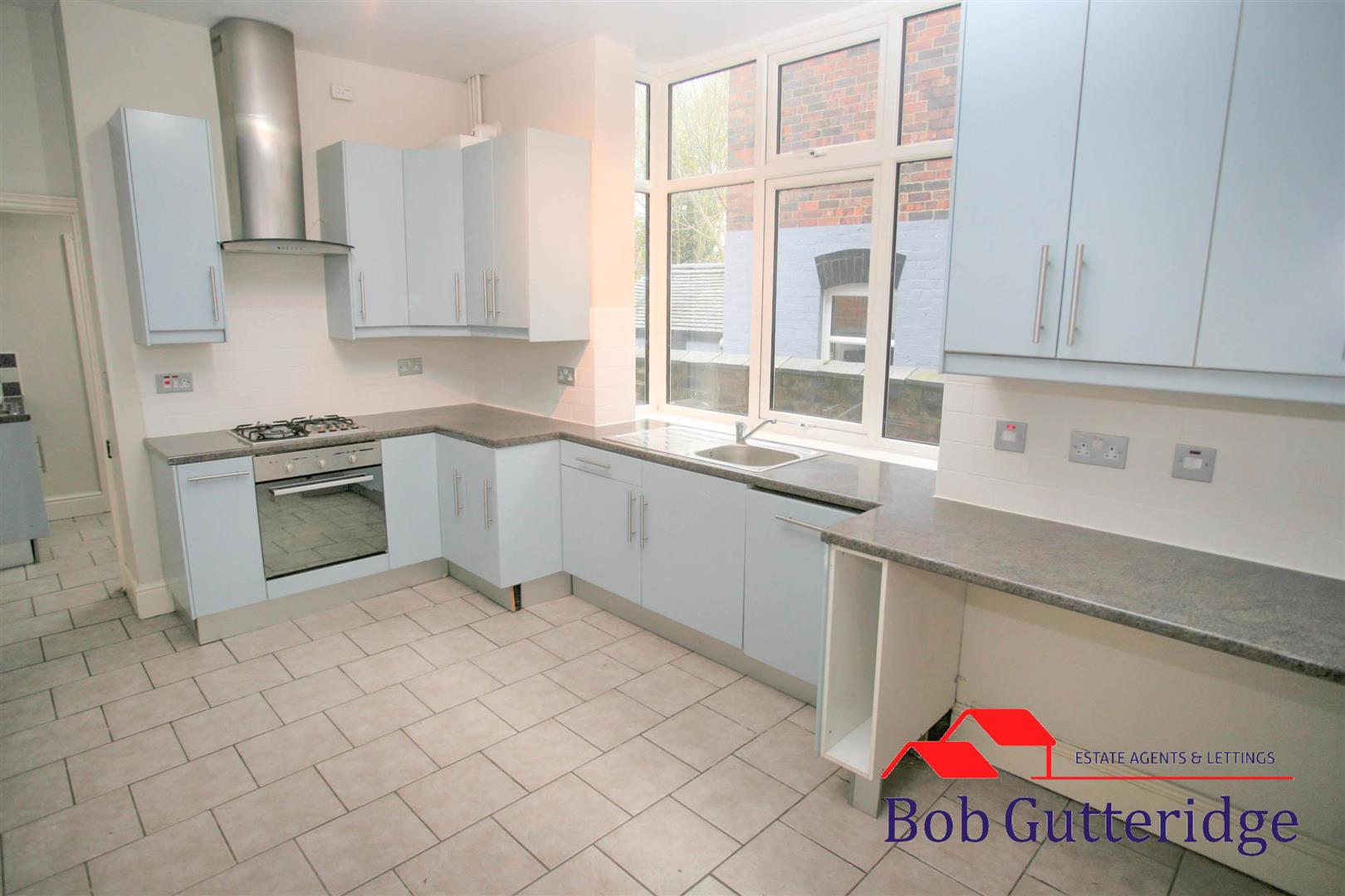 FITTED KITCHEN